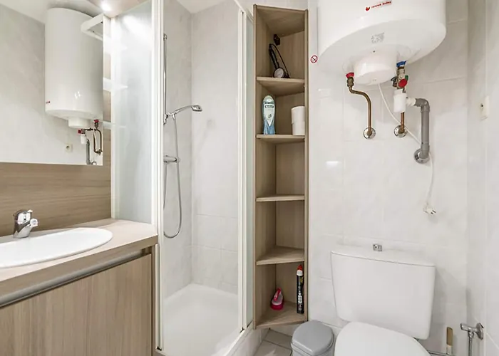 Appealing With Terrace Apartment